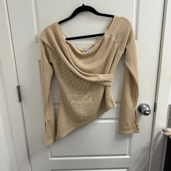 Princess Polly Long Sleeve Sweater Asymmetrical Hem Off Shoulder 8 - Picture 1 of 3